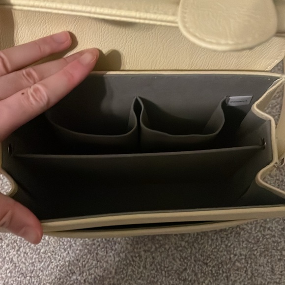 SOLD - Cream crossbody bag - Picture 4 of 5